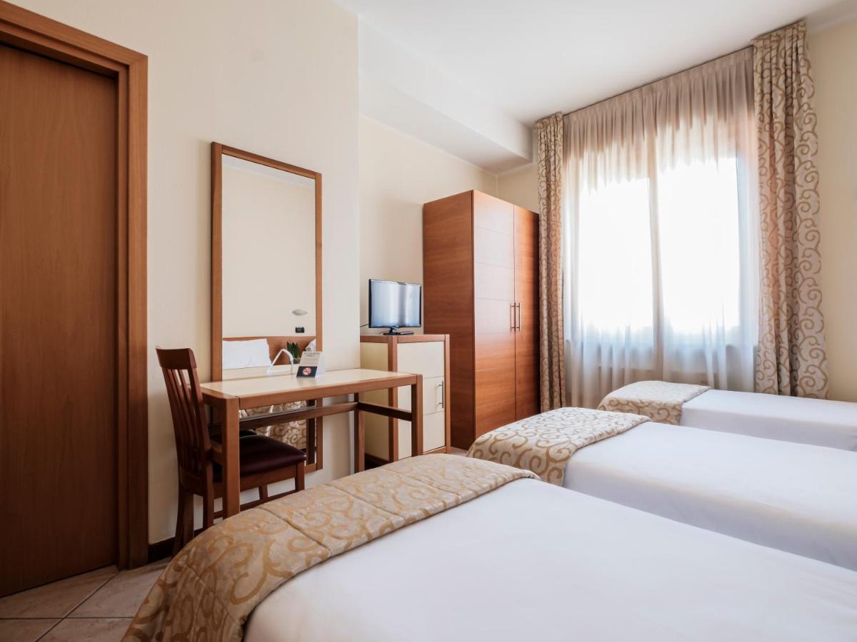 Hotel Lory Форли Экстерьер фото