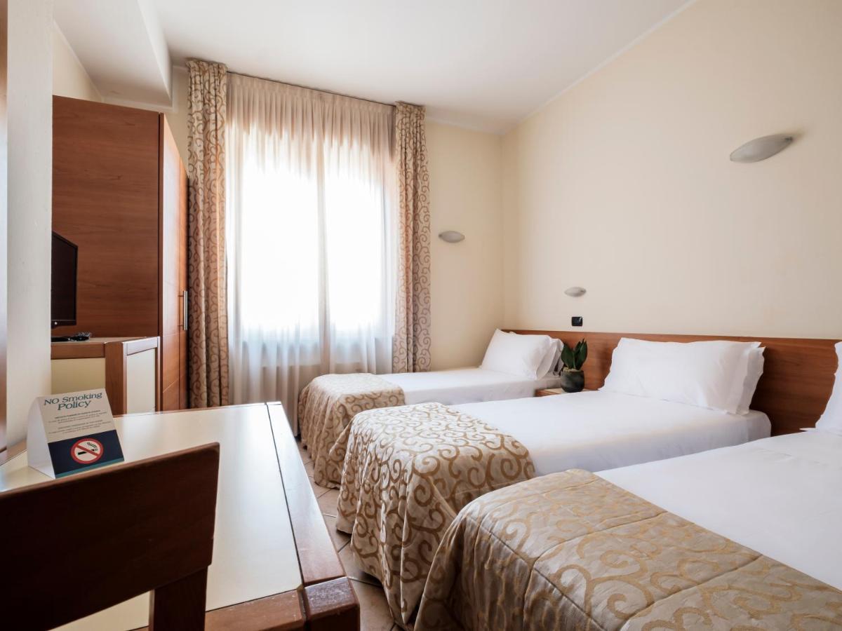 Hotel Lory Форли Экстерьер фото