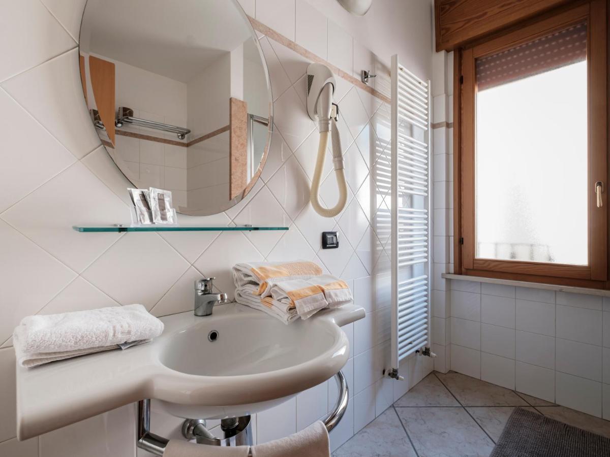 Hotel Lory Форли Экстерьер фото