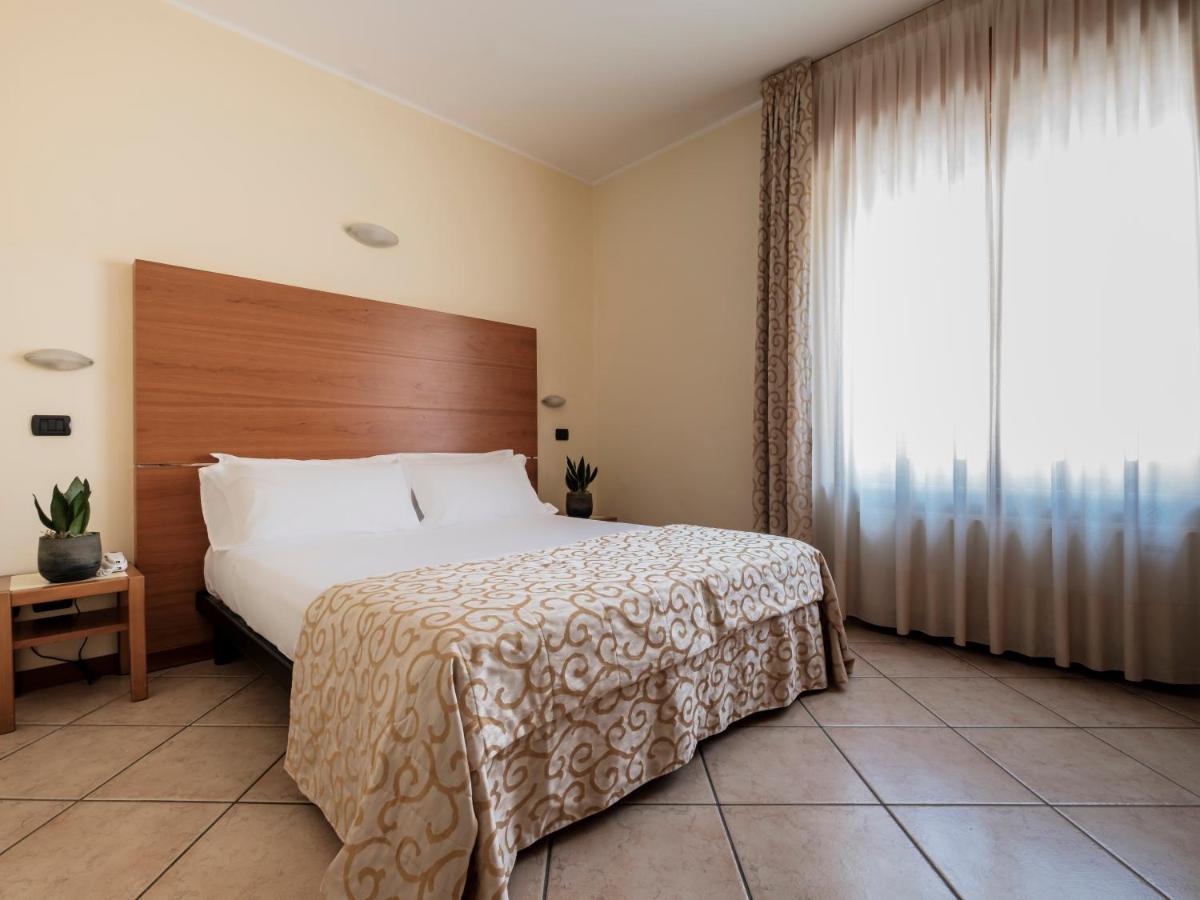 Hotel Lory Форли Экстерьер фото