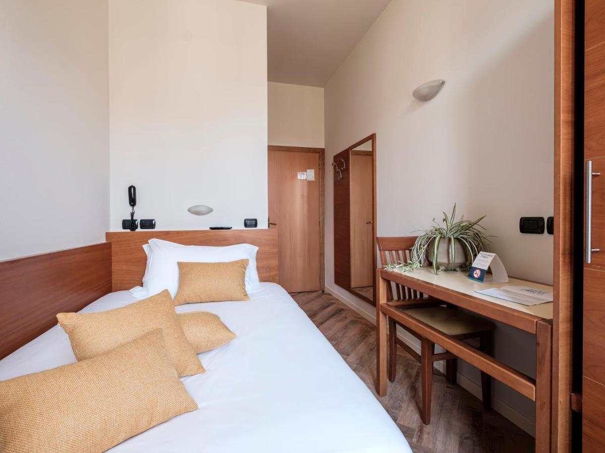 Hotel Lory Форли Экстерьер фото